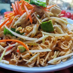 ตำมาม่าปลาร้าหรือไท