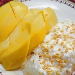 แม่แต๋วข้าวเหนียวมะม่วง & หมูสะเต๊ะ ( เจ้าเก่าสี่แยกกรุงไทย)