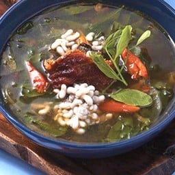 แกงผักหวานไข่มดแดง Sweet Leaves & Ants Egg Soup