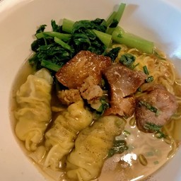 บะหมี่เกี๊ยวหมูแดงน้ำใส