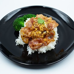 ข้าวเบคอนผัดซอสกระเทียม