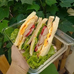 แซนด์วิชไข่+ไส้กรอก+ปูอัด