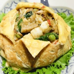 ผัดเขียวหวานทะเลห่อไข่