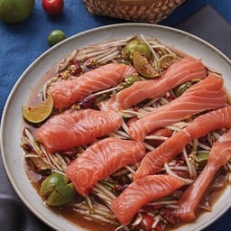 ส้มตำถาดแซลมอนปลาร้า