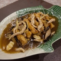 ก๋วยเตี๋ยวปลากะพงน้ำแดง