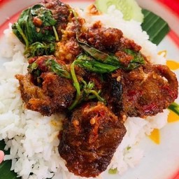 พริกแกงปลาดุก ราดข้าว