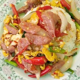 ข้าวหอมอาหารตามสั่งและข้าวเหนียวหมูปิ้งไก่ทอด
