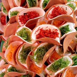 ร้านปารวตี ขนมเบื้อง ถังแตกหน้าโรงเรียนบุญวาทย์วิทยาลัย มีสาขาเดียวของจังหวัดลำปาง