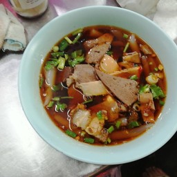 ก๋วยจั๊บทรงเครื่อง ตลาดโต้รุ่ง