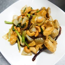 ไก่ผัดเม็ดมะม่วง