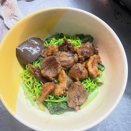 ก๋วยเตี๋ยว หมูตุ๋น