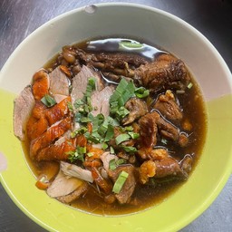ก๋วยเตี๋ยว เป็ด-หมูตุ๋น