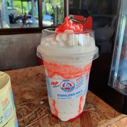 นมหมีสตอเบอร์รี่