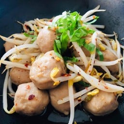 ลูกชิ้นคลุก เนื้อ