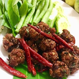 ลาบหมูทอด