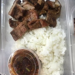 คอหมูย่างราดข้าวพิเศษ