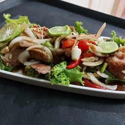 ยำแซ่บสันคอหมูย่าง