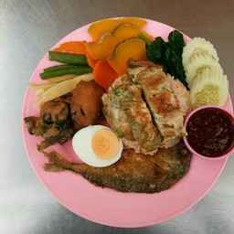 ข้าวน้ำพริกกะปิ พิเศษ