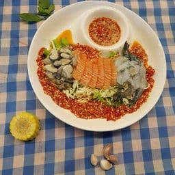 ตัง ตัง กะเพราถาด