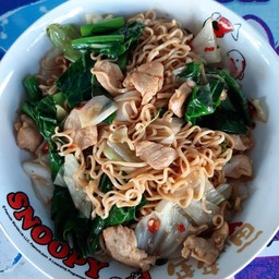 ผัดมาม่าขี้เมาไก่