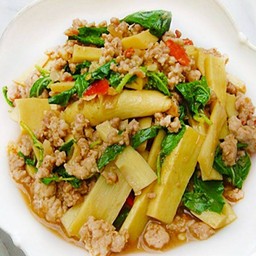 ข้าวกะเพราหน่อไม้