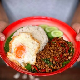 ข้าวกระเพราหมูสับ ไข่ดาว LM