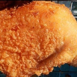 ลูกชิ้นทอด/ไก่ทอด เจ้าดังปั้มเอสโซ่