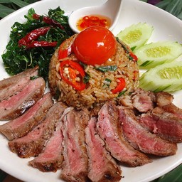 ข้าวคลุกกระเพราเนื้อออสเตรเลียย่าง+ไข่ดองน้ำปลา