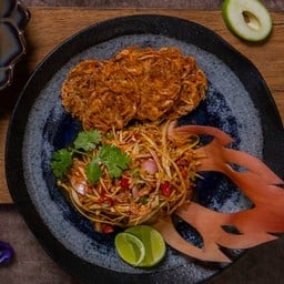 ยำหัวปลีกุ้งแพ