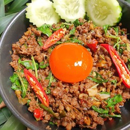 ข้าวกระเพราเนื้อโคขุนสับ+ไข่ดองน้ำปลา