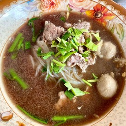 ก๋วยเตี๋ยวเนื้อป้าลูด ซ.7 บ้านสวน ชลบุรี