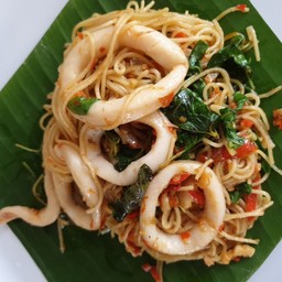 สปาเก็ตตี้คั่วพริกเกลือ