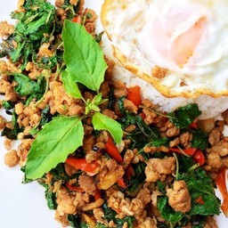 กระเพราหมูราดข้าว+ไข่ดาว