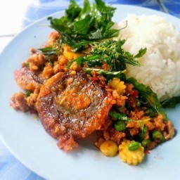 กระเพราไข่เยี่ยวม้าราดข้าว+ไข่ดาว