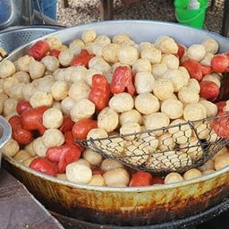 BT ลูกชิ้นทอด