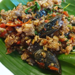 [อร่อยซ่ากับโค้ก] ข้าวกระเพราไข่เยี่ยวม้าใส่หมูสับ +  โค้ก ออริจินัล (ขวด) 