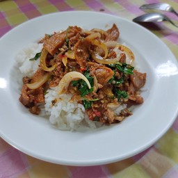 กะเพราหมูสับหมูยอ