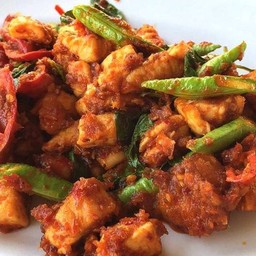 [อร่อยซ่ากับโค้ก] ข้าวราดผัดพริกแกง +  โค้ก ไม่มีน้ำตาล (กระป๋อง)