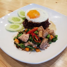 ข้าวผัดกระเพราทูน่า+ไข่ดาว