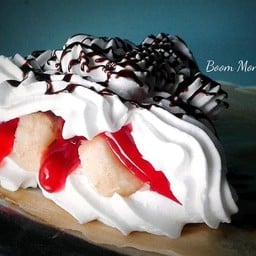 กล้วยหอม + แยมสตรอว์เบอร์รี่