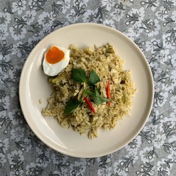 ข้าวผัดเขียวหวานไก่ไข่เค็ม