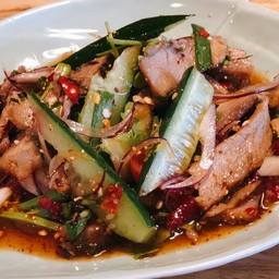 ยำคอหมูย่าง