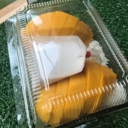 ข้าวเหนียวมะม่วง ตัวข้าวเหนียวมูนนุ่มๆแต่ไม่เละนะคะ มูนด้วยกะทิหอมๆหวานมัน ทานกั