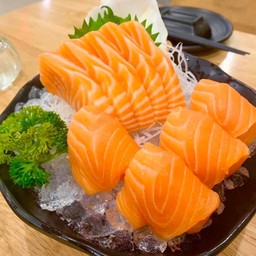 แซลมอนซาชิมิ 9 ชิ้น