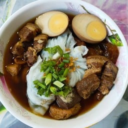 ก๋วยจั๊บหมูกรอบ สามพราน