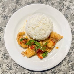 ข้าวกะเพราปลากรอบ