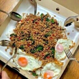 กระเพราถาดโคตรจุก