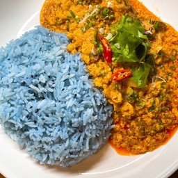 ข้าวผัดผงกะหรี่ปลาหมึก