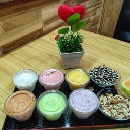 ไอศครีมบุฟเฟต์ หน้า รร.อัสสัมชัญระยอง