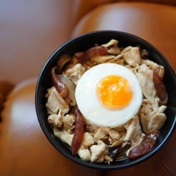 ข้าวหน้าไก่เลอทาน่า